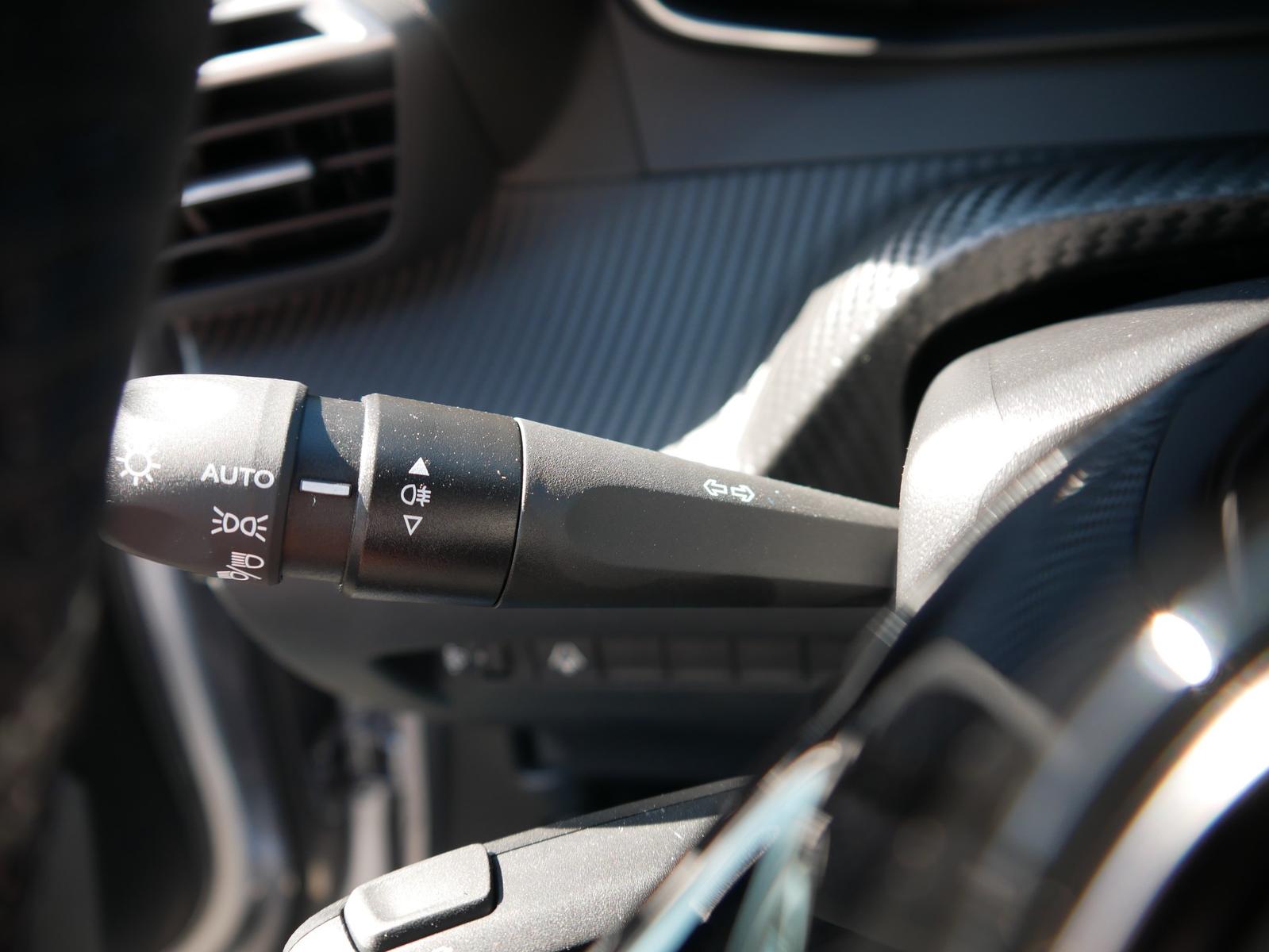 Peugeot 2008 PureTech 145 Aut. LED ACC Navi 360°