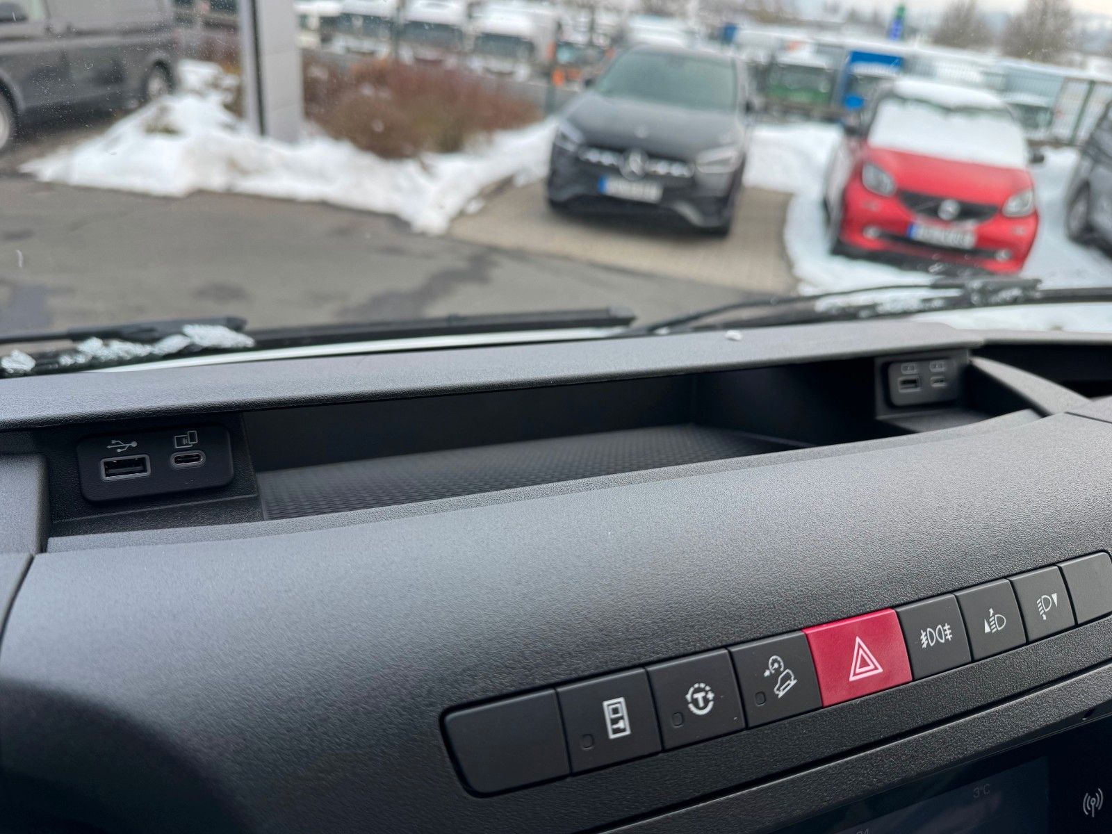 Fahrzeugabbildung Iveco Daily 70C18 H 3.0L *R3.450mm*AHK*Kamera*Sperre*