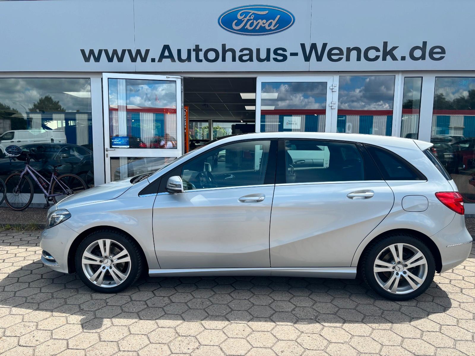 Mercedes-Benz B 180 *KLIMAAUTOMATIK*PANORAMA*XENON*STANDHEIZUN