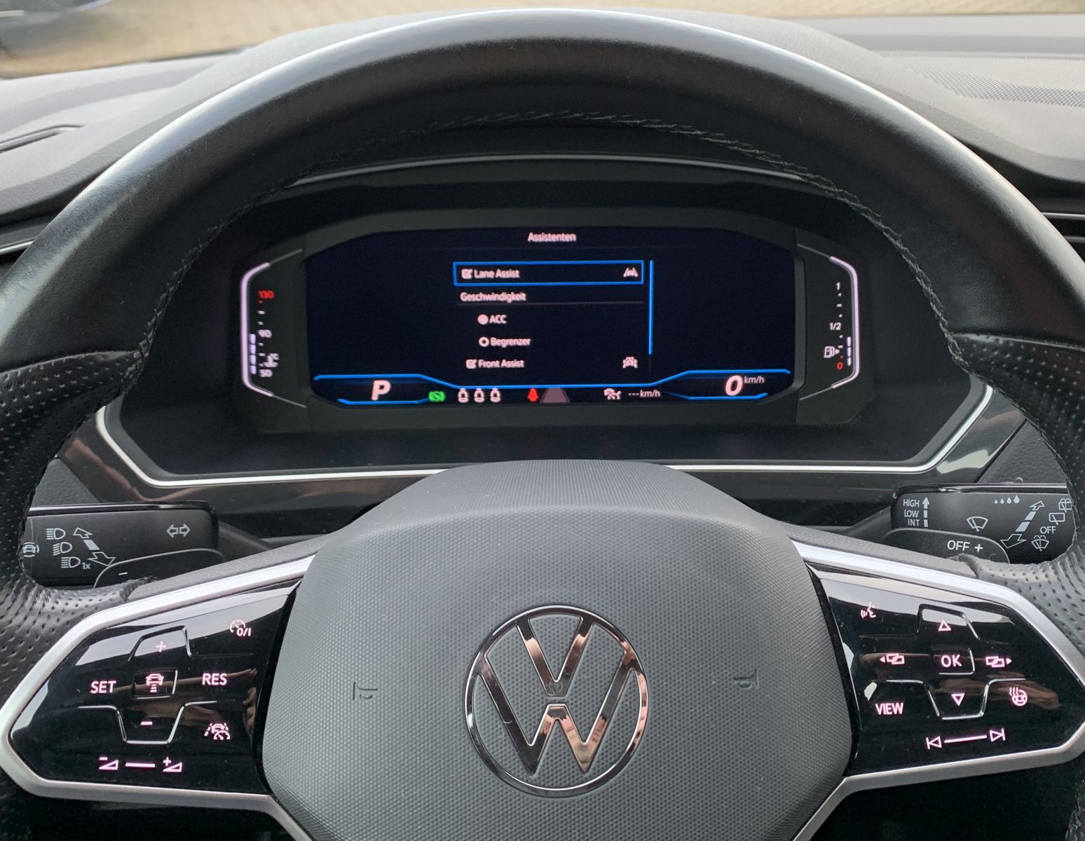 Fahrzeugabbildung Volkswagen Tiguan 2.0 TDI*R-Line*4Motion*Leder*AHK*Cam*Navi