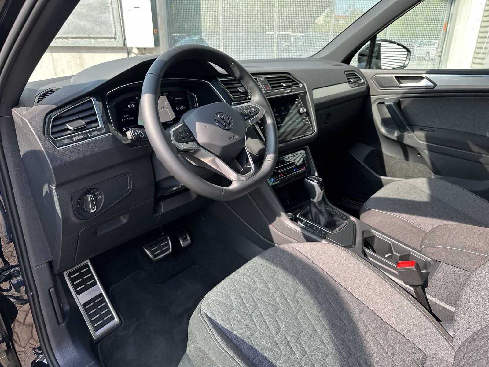 Fahrzeugabbildung Volkswagen Tiguan 1.5 TSI DSG Move MATRIX eKLAPPE KAMERA