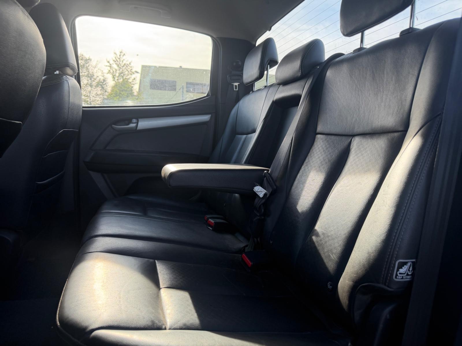 Isuzu D-Max Double Cabine 2.5 TD 163ch BVA - Attelage - Carnet entretien - Non fumeur