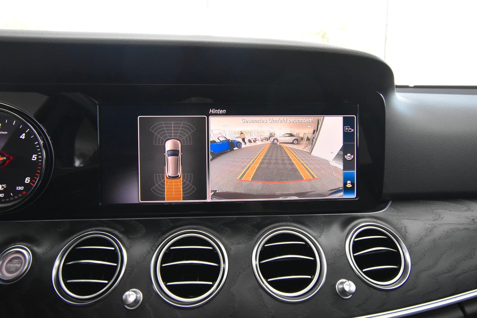 Mercedes-Benz E220d T-Modell LED SHZ RFK Glasdach Sportstyle
