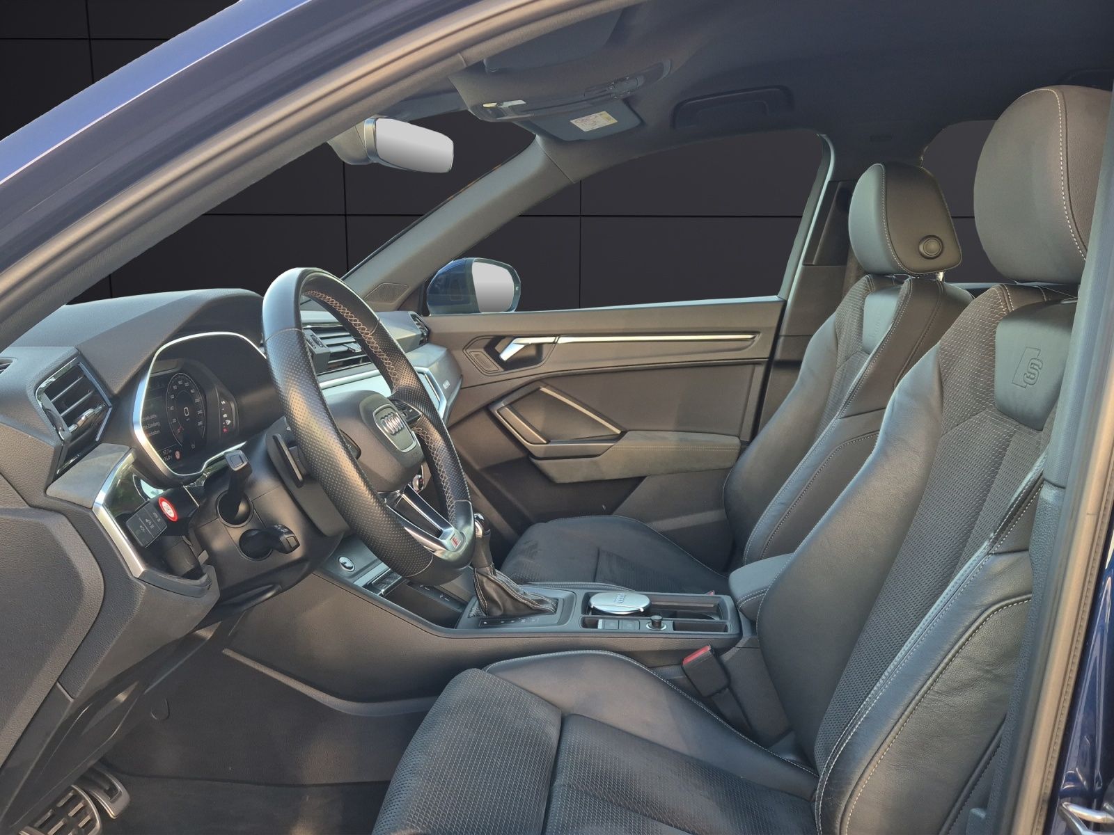 Fahrzeugabbildung Audi Q3 40 TDI quattro S-line S-tronic Matrix Navi AC