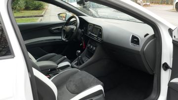 Fahrzeugabbildung SEAT Leon SC Cupra 265, LED, Panoramadach.