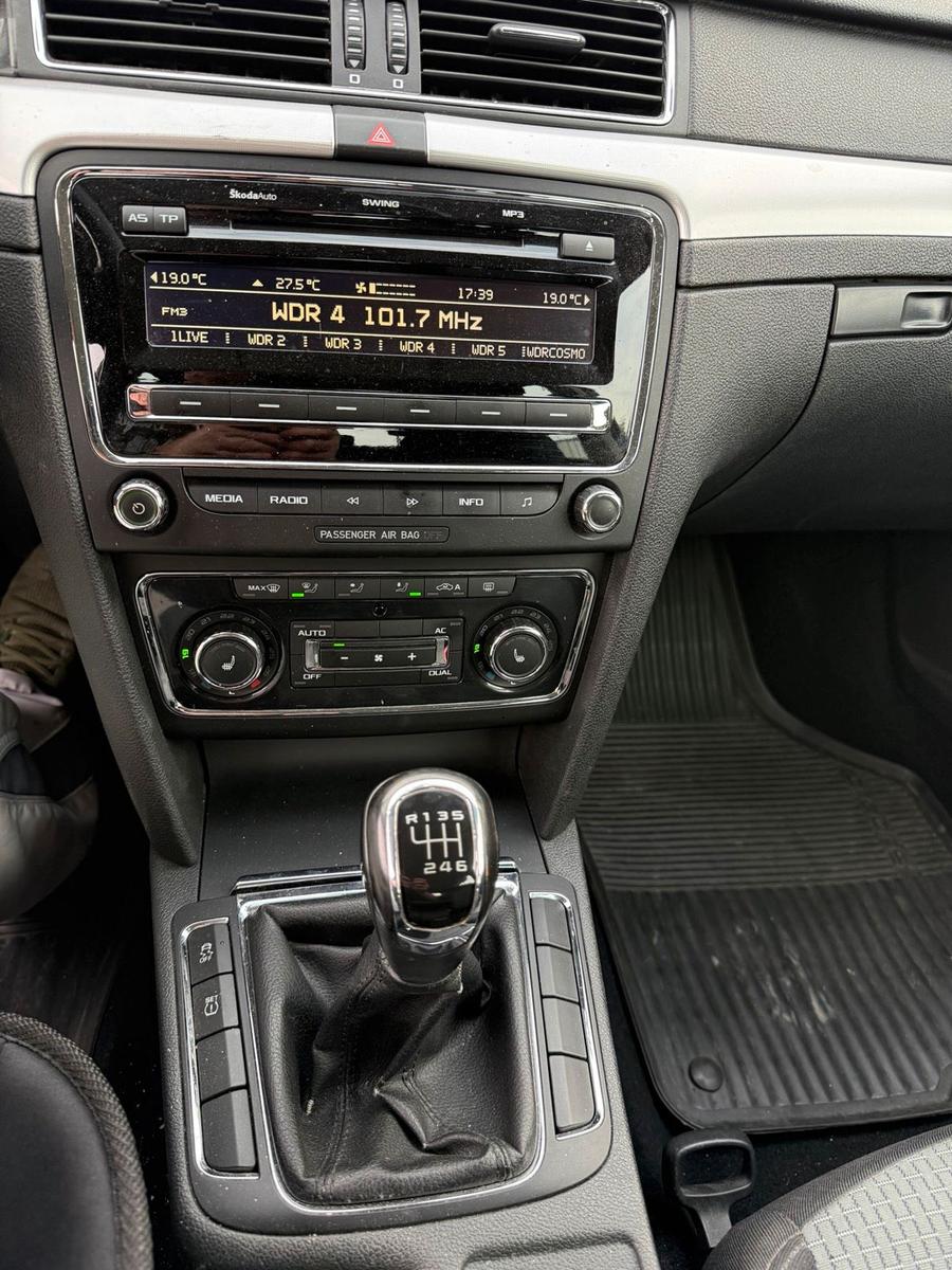 Skoda Superb 2010 — photo 11
