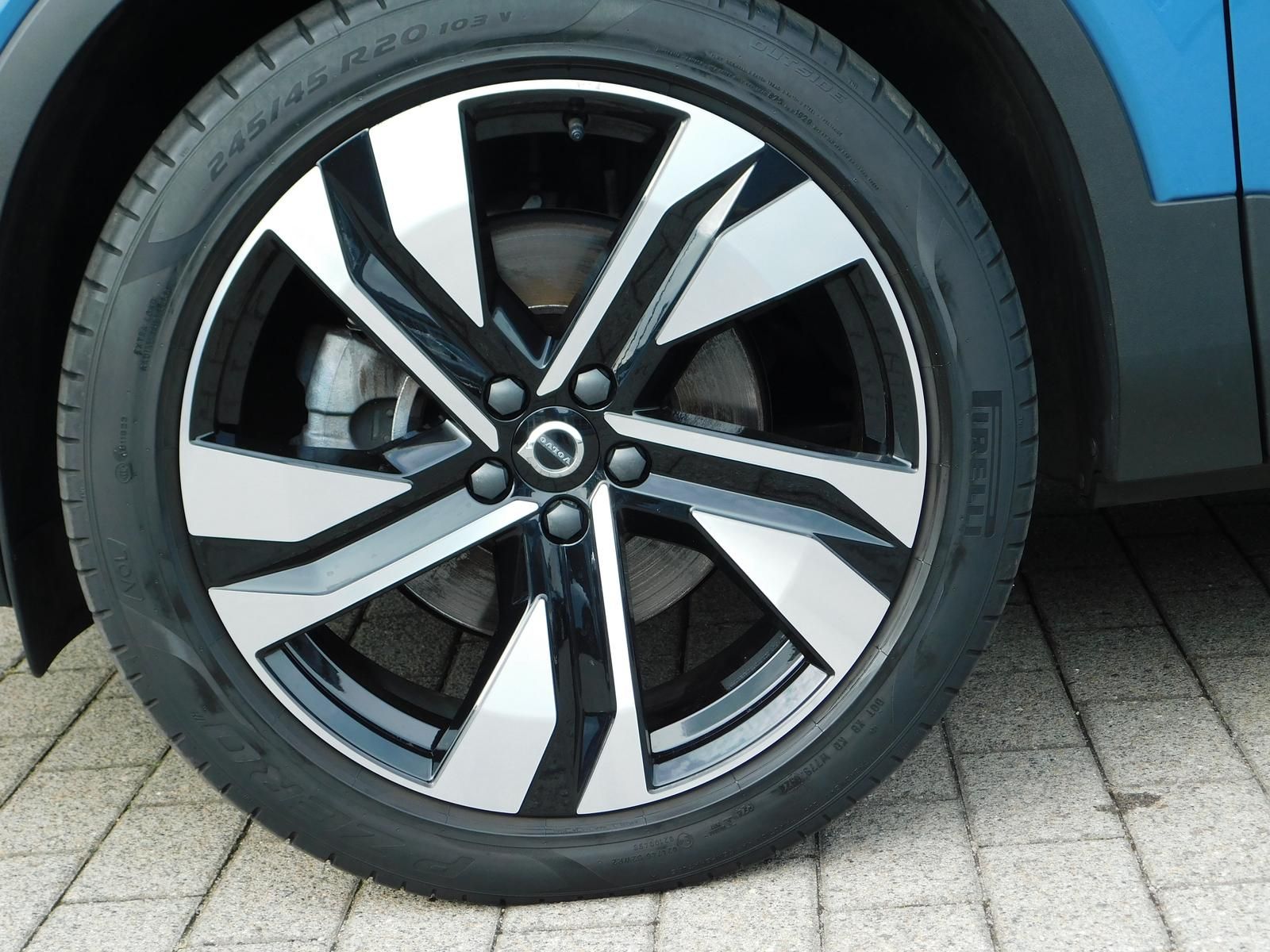 Fahrzeugabbildung Volvo XC40 B4 Ultimate Bright