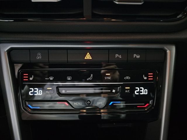 Fahrzeugabbildung Volkswagen T-Roc 1.5 TSI Life KLIMA SHZ PDC LM18 VORB.NAVI