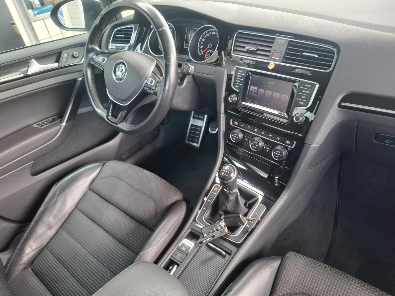 Volkswagen Golf 2013 — interior