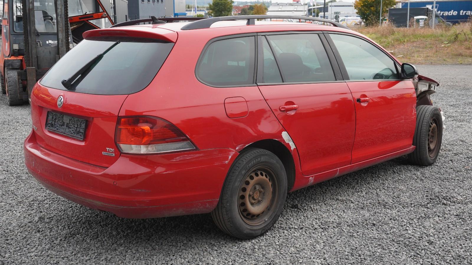 Volkswagen Golf 2012 — двигун 1.598 cm³, 105 HP (77kW)