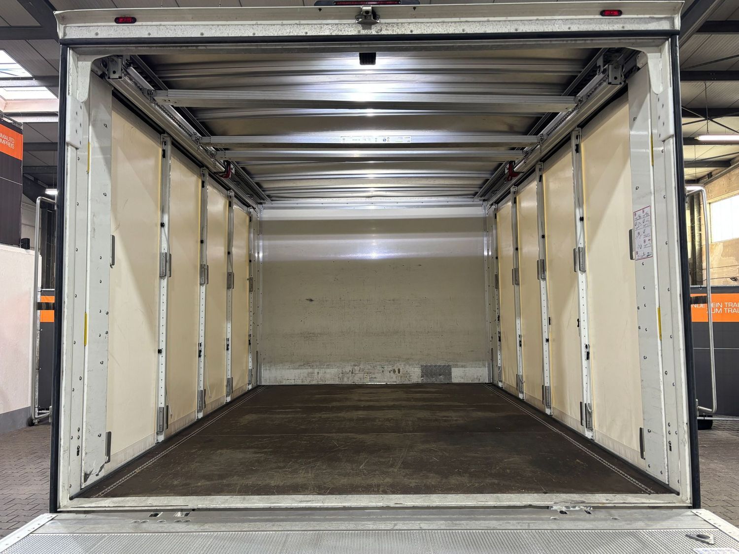 Fahrzeugabbildung Volkswagen Crafter Pritsche 35 mittell. LBW#Schiebeplane#Ka