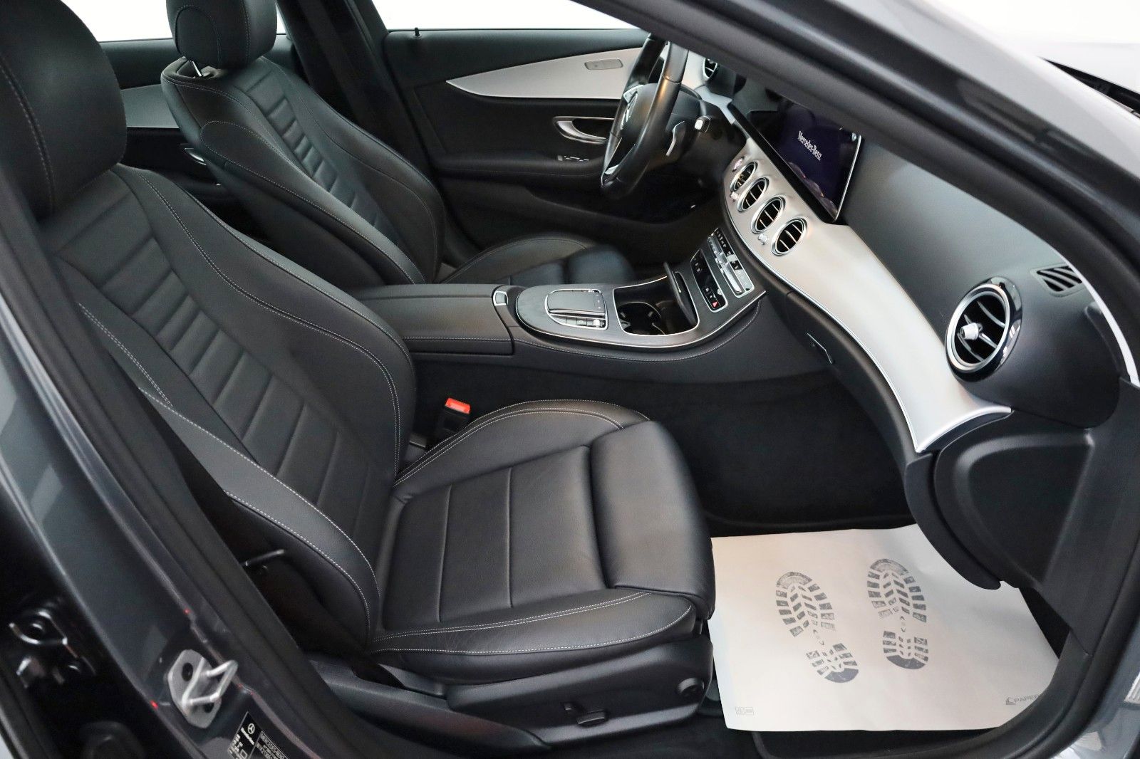 Fahrzeugabbildung Mercedes-Benz E 300 e Avantgarde Lim.,Leder,Navi,SH,Kamera,AHK