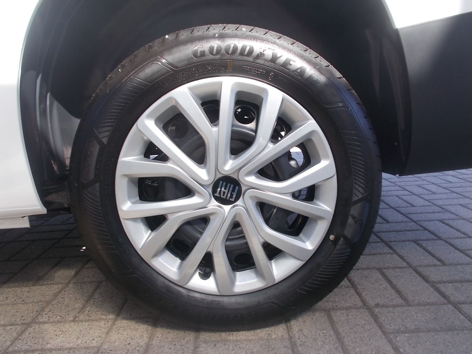 Fahrzeugabbildung Fiat Doblo Kombi 1.5 HDi 130 PS 7 Sitzer + Automatik