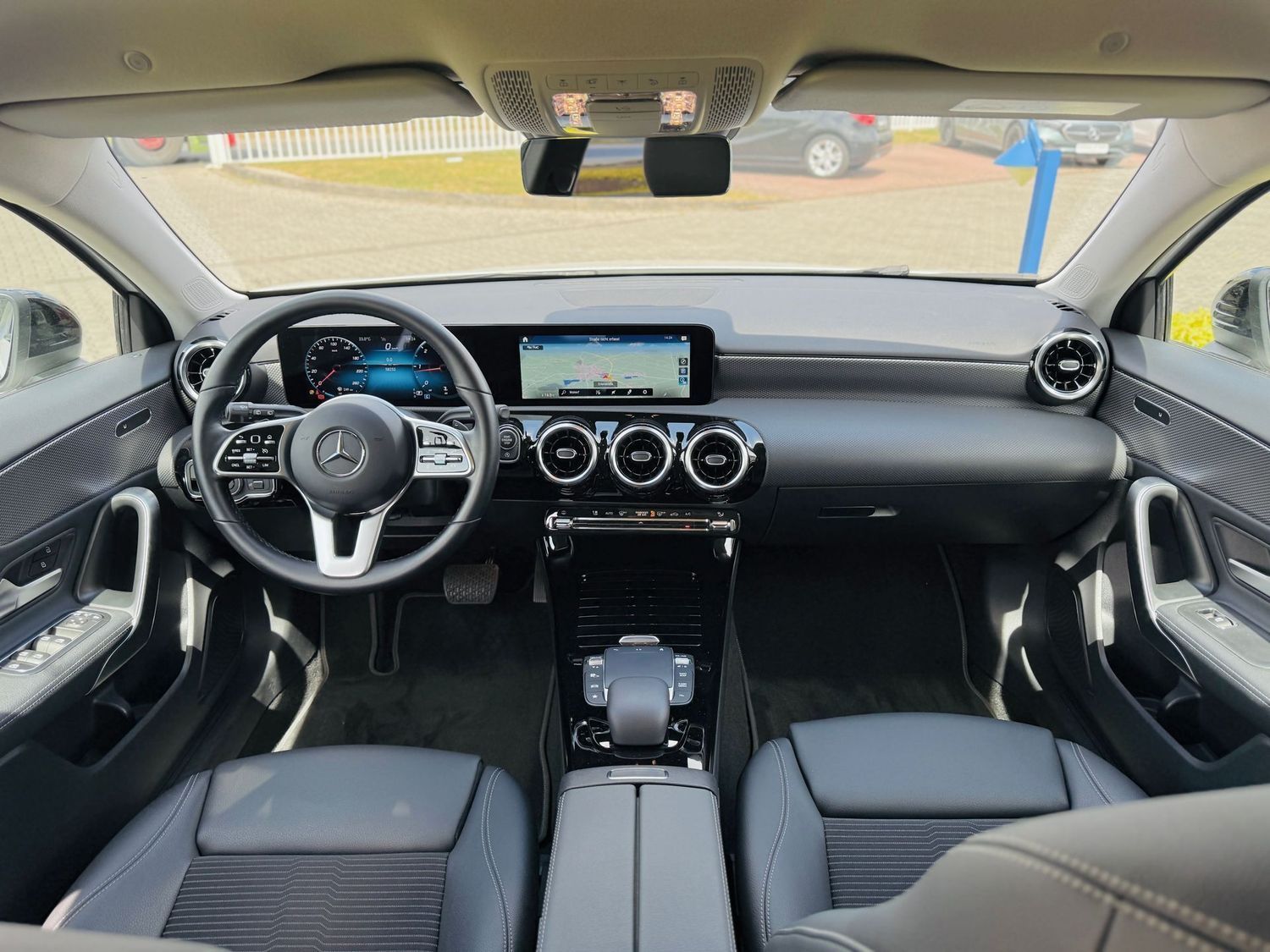 Fahrzeugabbildung Mercedes-Benz A 220 d NIGHT PROGRESSIVE, 360°, Totw., LED, PTS