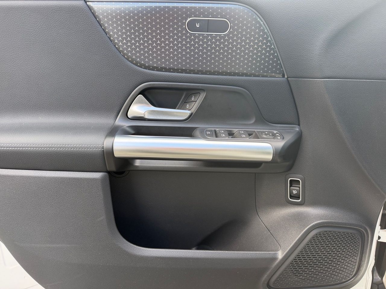Fahrzeugabbildung Mercedes-Benz EQA 250+ BONUS+PANO+KAMERA+LENKRADHEIZ+VERKEHRSZ