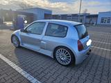 Renault Clio Renault Sport V6 Renault Sport - Renault Clio: V6 Sport