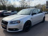 Audi A4 Lim. 1.8 T 120 KW 20V Turbo Automatik Sport - Audi: V12