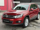 Volkswagen Tiguan Lounge Sport & Style BMT 4Motion*2.0TDi* - mit Diesel-Antrieb: Rot, Geländewagen
