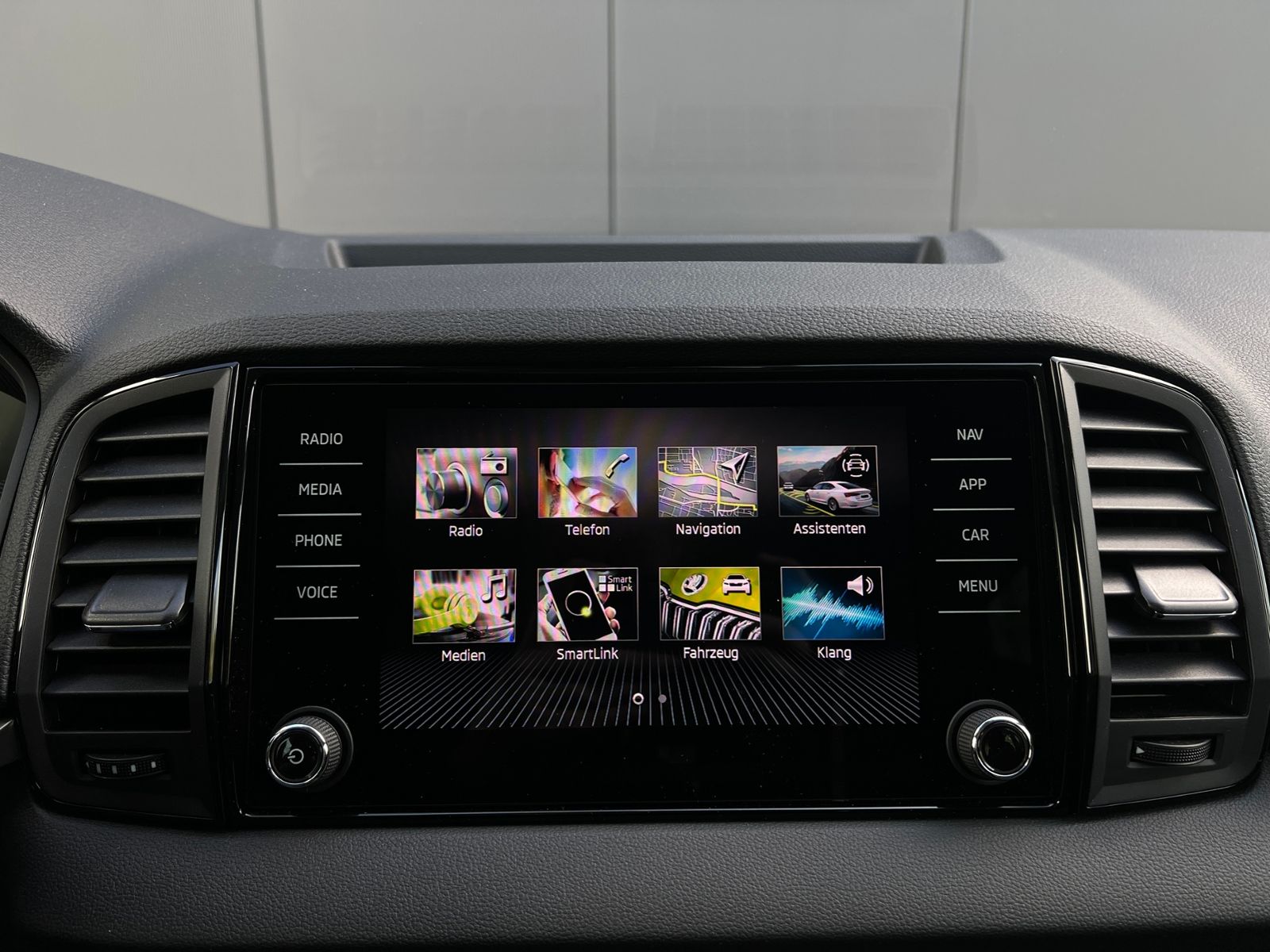Fahrzeugabbildung SKODA Karoq Selection 1.5 TSI DSG *Standheizung, Kamer