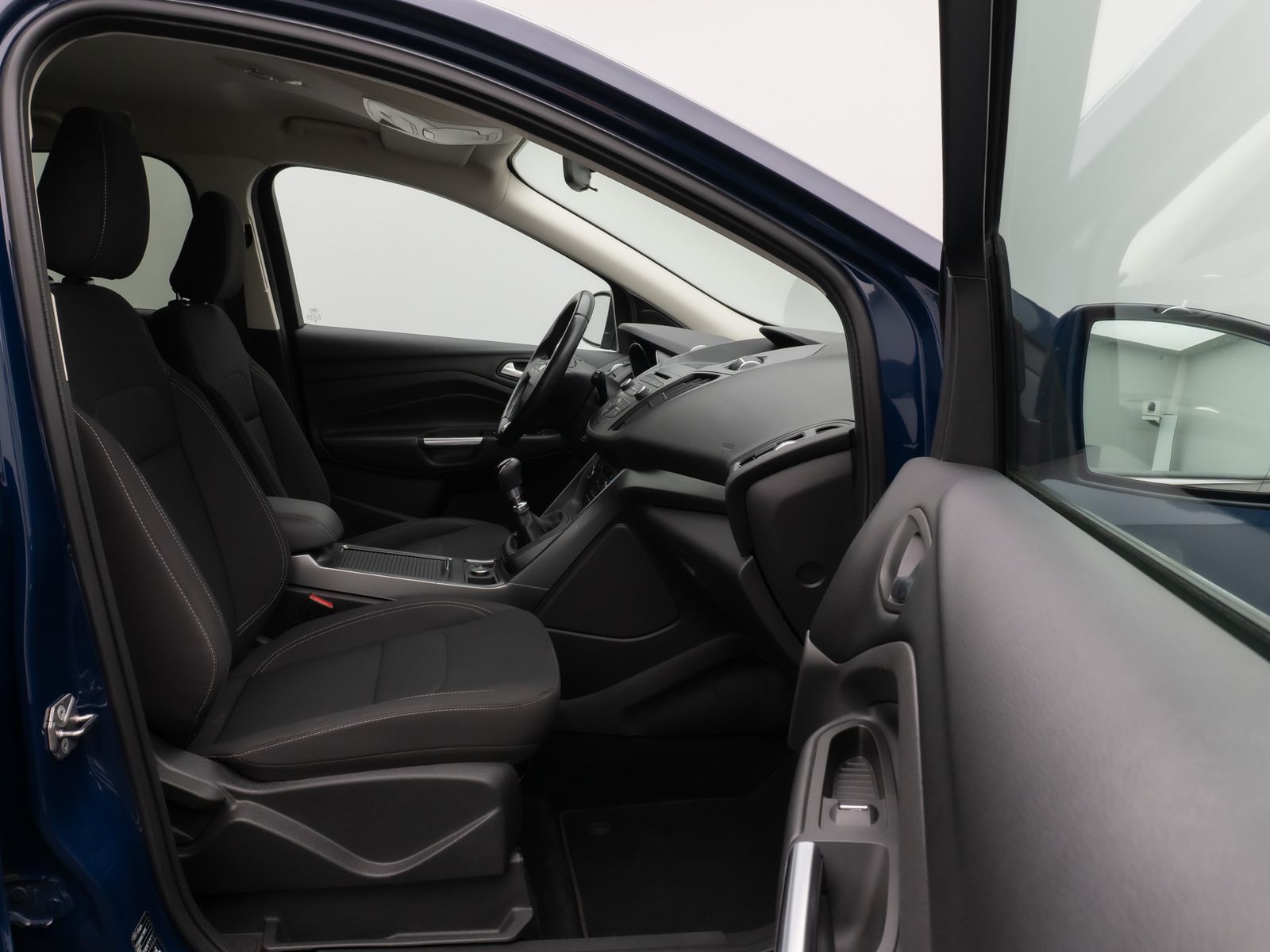 Fahrzeugabbildung Ford Kuga Trend AHK Sitzhzg PDC Tempomat 8Fach