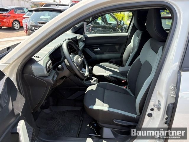 Fahrzeugabbildung Dacia Duster Extreme TCe 130 4x4 Mild-Hybrid City-P. - mit KI generiert/bearbeitet
