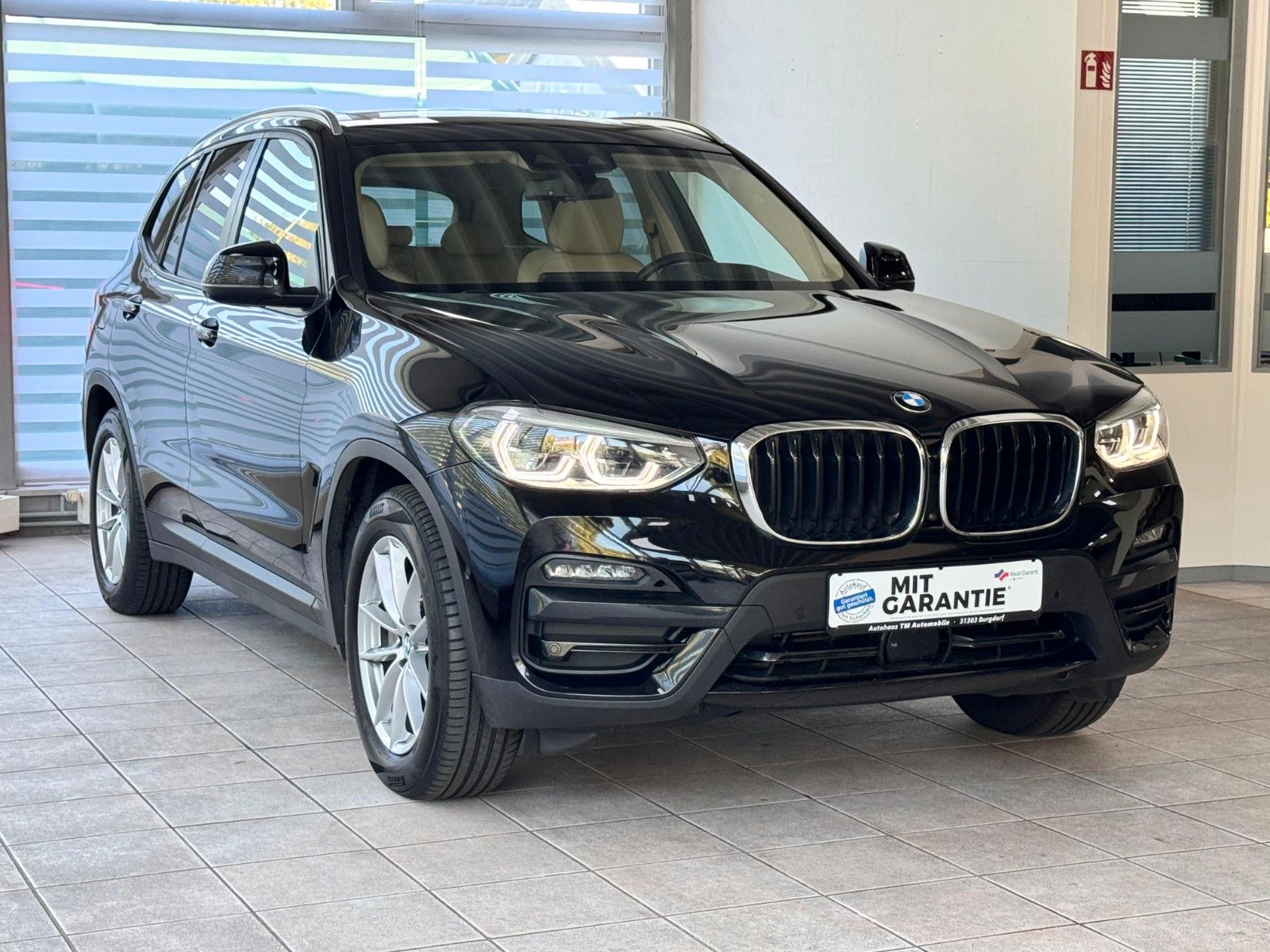 BMW X3 xD30d PANO 360° HUD LEDER AHK ACC Sitzbelüft.