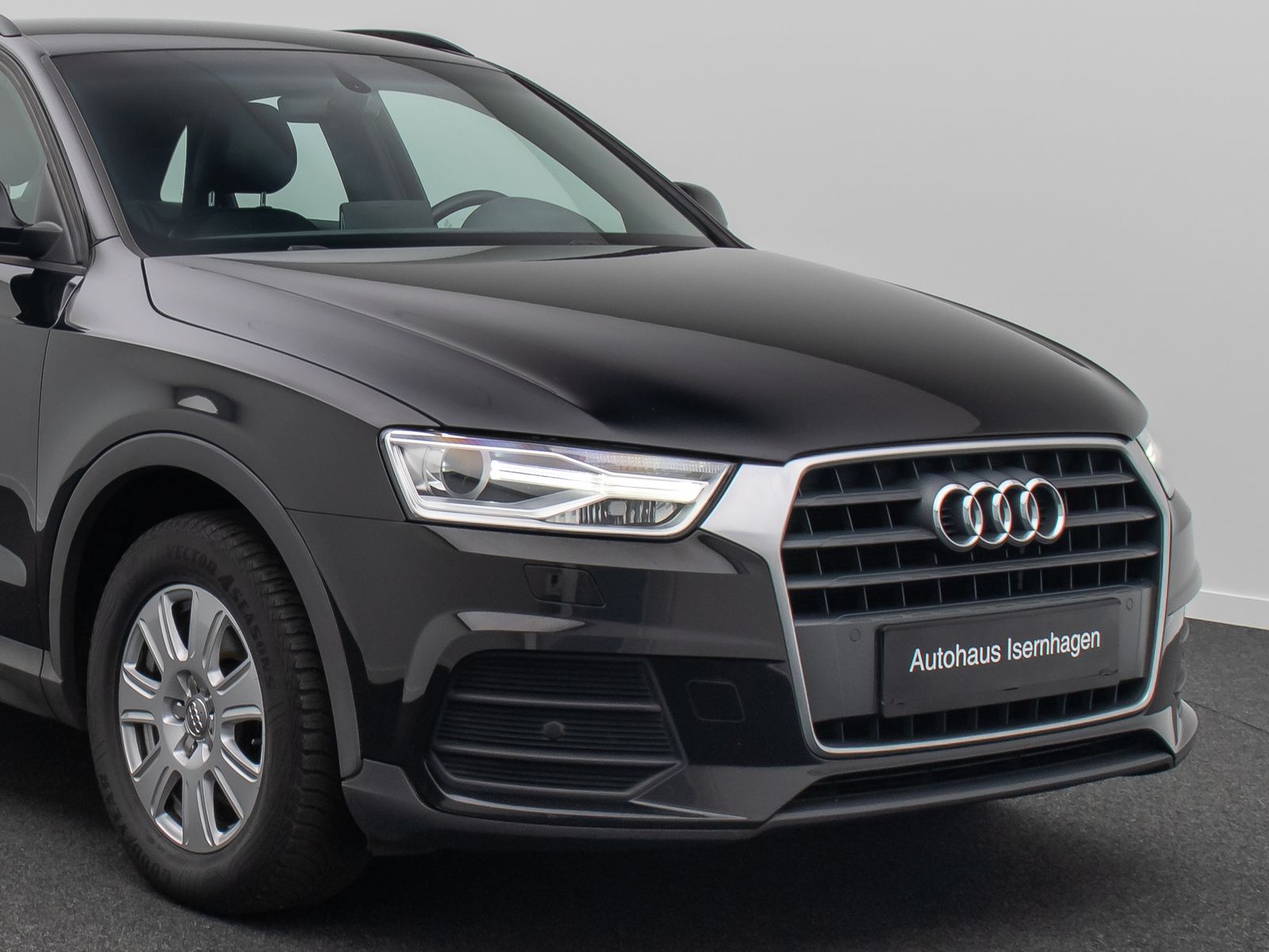 Fahrzeugabbildung Audi Q3 basis Sportsitz Xenon PDC Navi Multilenk Komf