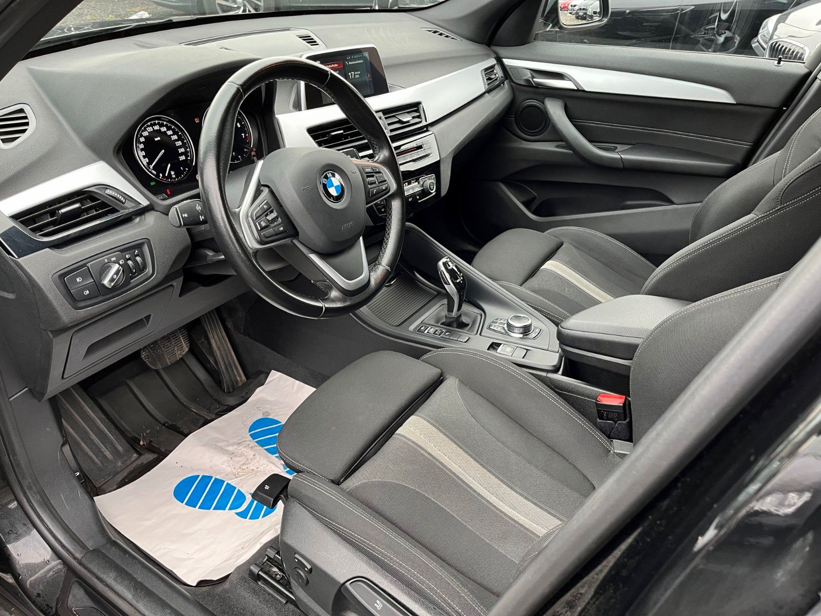 Fahrzeugabbildung BMW X1 sDrive18i Aut. Navi SCHECKHEFT Parkass SPORTS