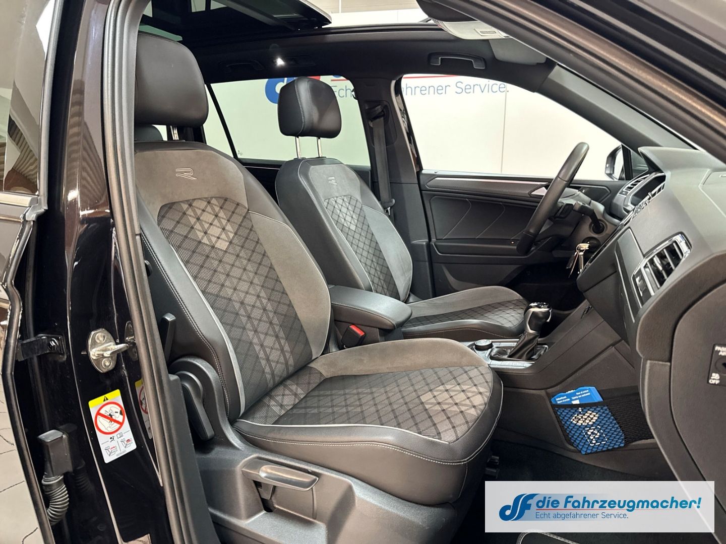 Fahrzeugabbildung Volkswagen Tiguan Allspace R-Line 4Motion Sportpaket HUD AD