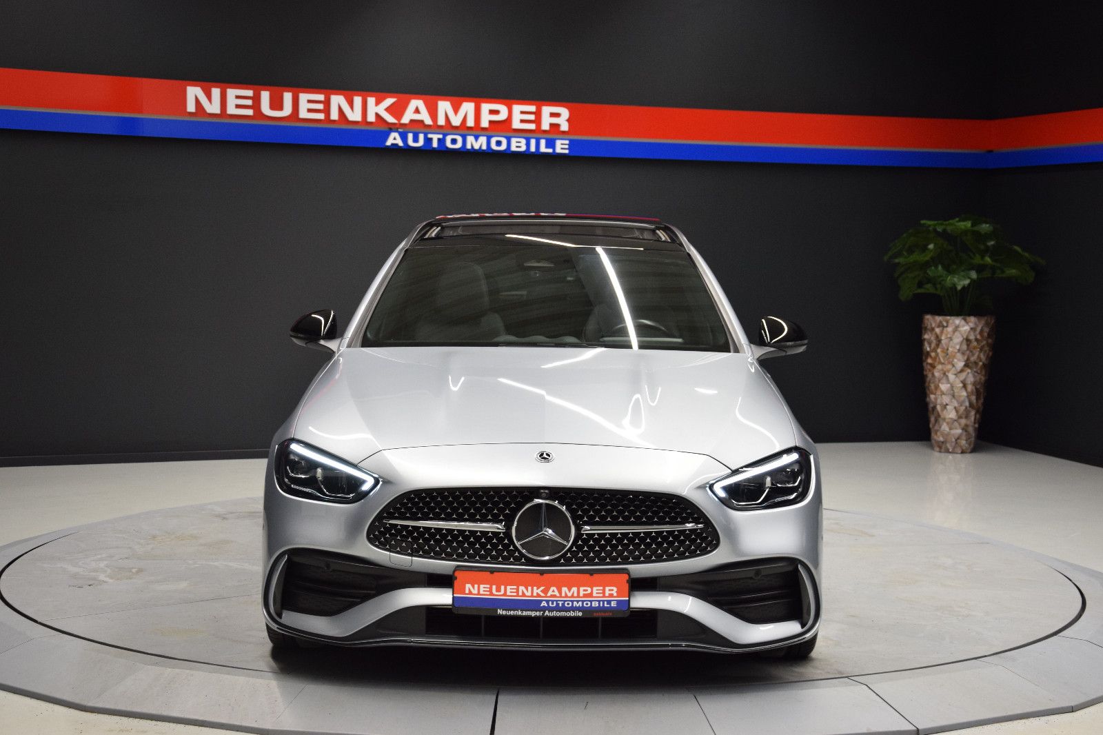 Fahrzeugabbildung Mercedes-Benz C 200 T AMG Night Pano Ambiente 360°