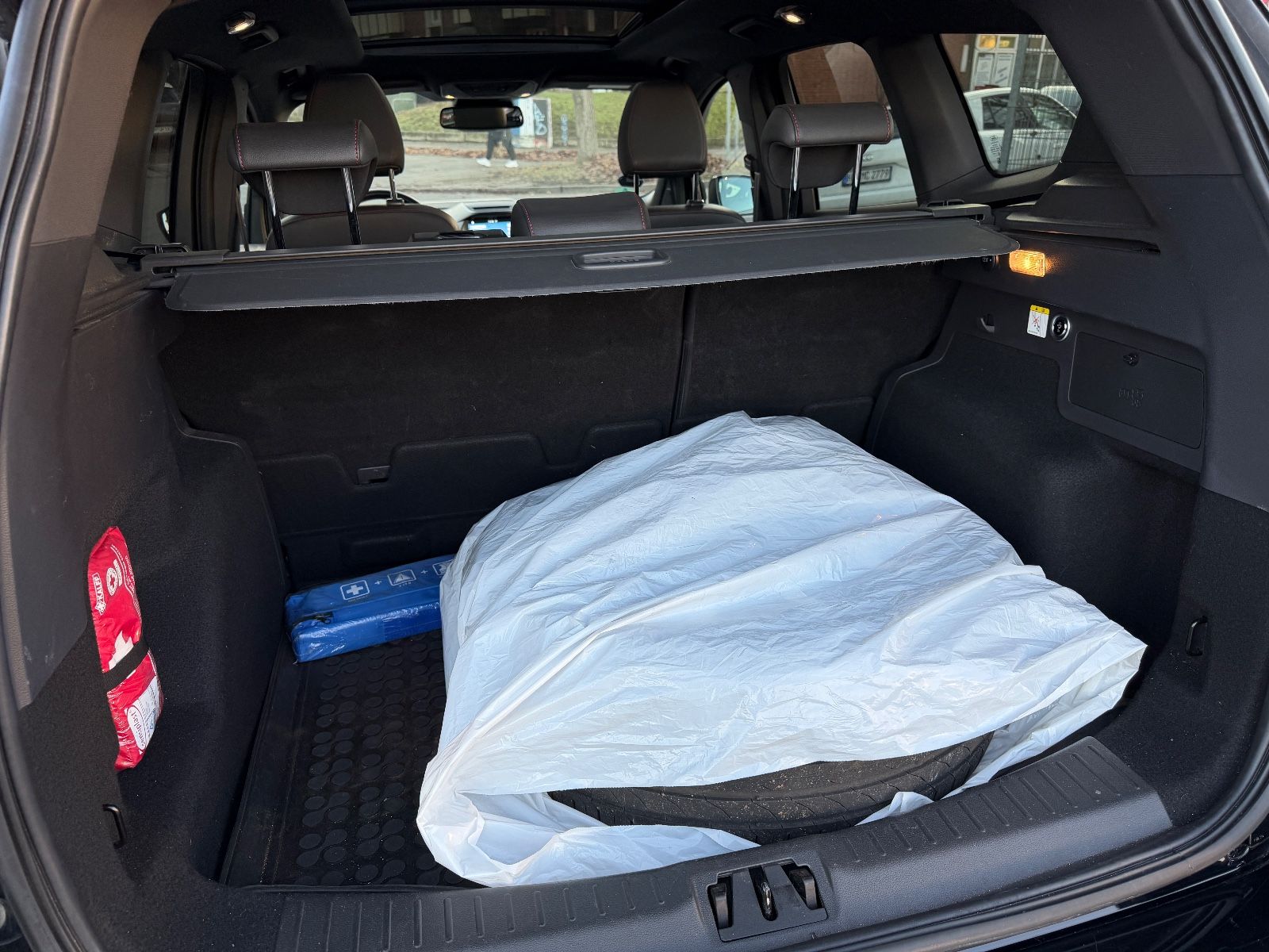 Fahrzeugabbildung Ford Kuga ST-Line ALLRAD*PANO*ALCANTARA*AHK*