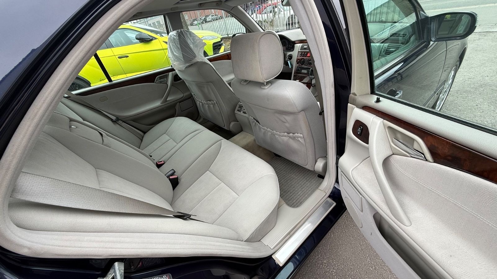 Fahrzeugabbildung Mercedes-Benz E 270 CDI ELEGANCE