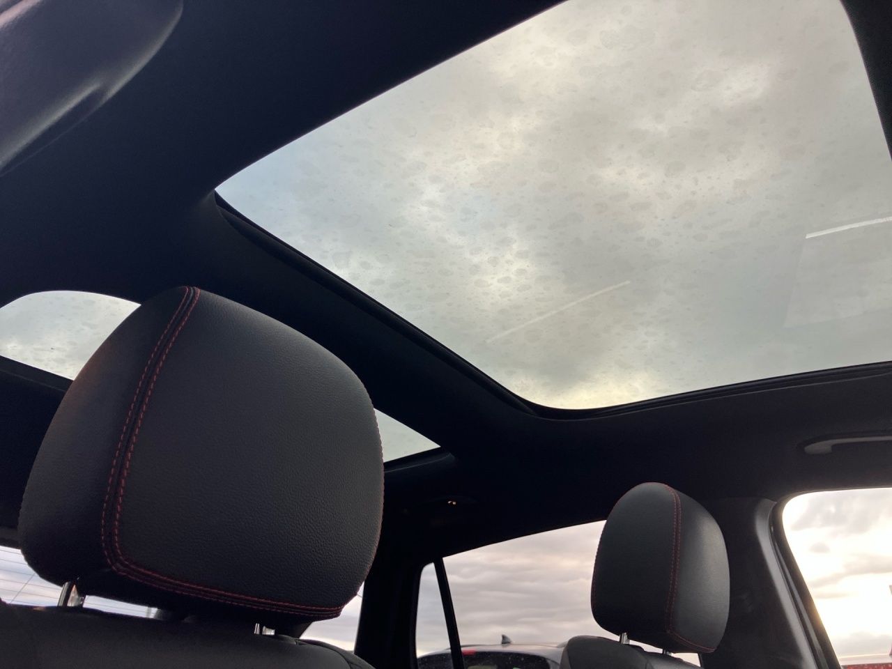 Fahrzeugabbildung Mercedes-Benz EQA 350 4M BONUS+AMG+AHK+PANO+BUR+MEM+360+DISTR+