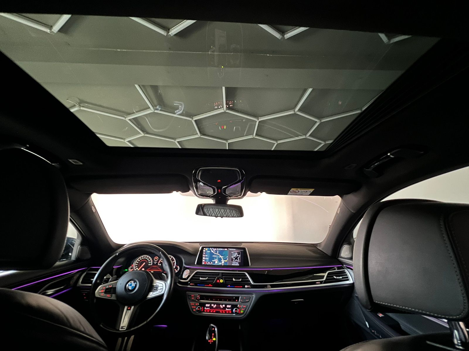 Fahrzeugabbildung BMW 750 d xDrive M SPORT/LASER/TOP VIEW/MASSAGE/19%