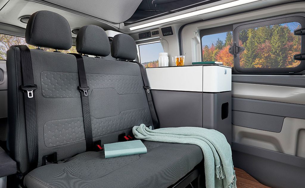 Ford Tourneo mit 4 Betten, Kühlbox, Küchenzeile