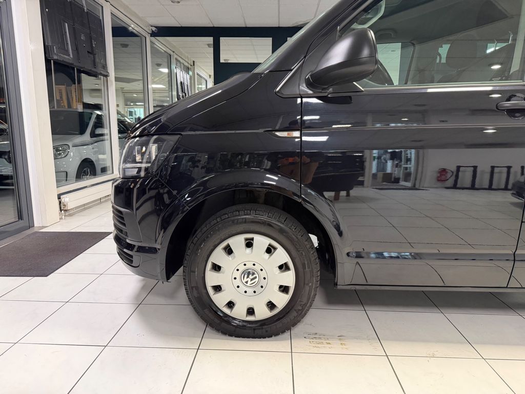 VW T6 Multivan 7 Sitze ACC Standhzg Navi AHK Tisch VW T6 Multivan 7 Sitze ACC Standhzg Navi AHK Tisch