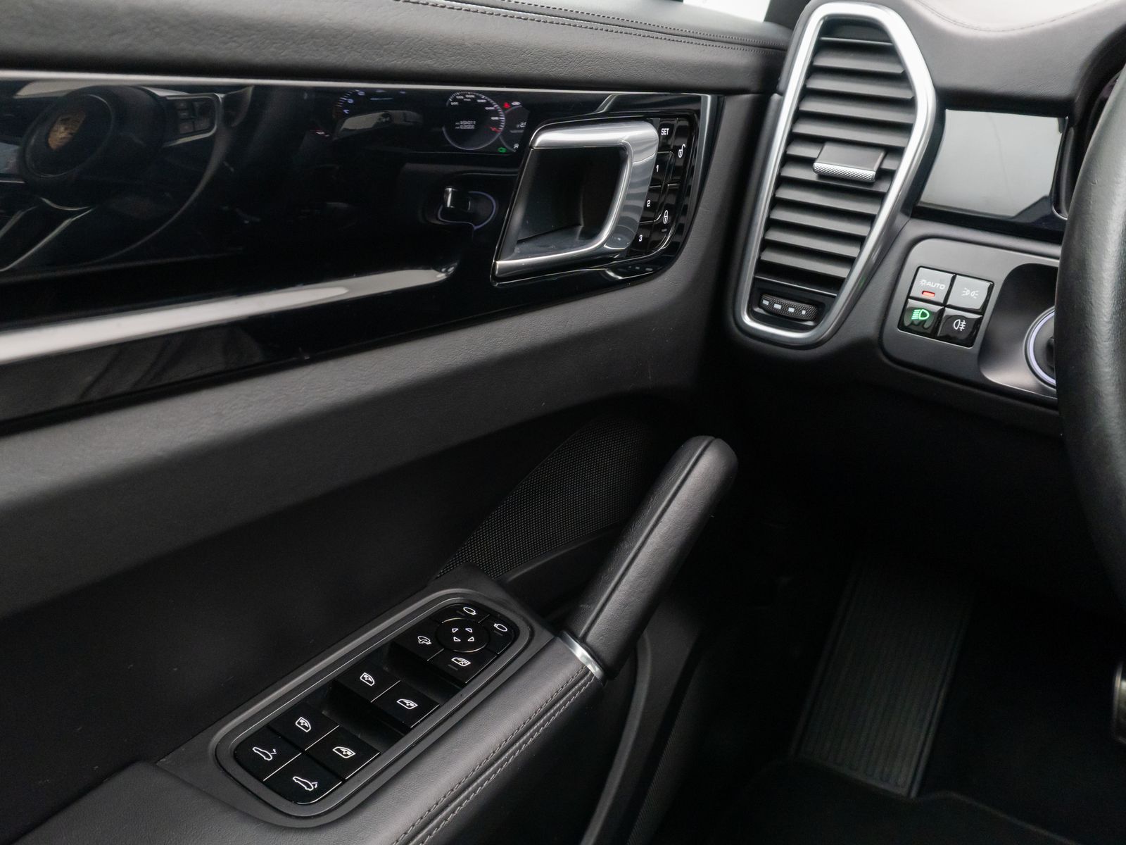 Fahrzeugabbildung Porsche Cayenne S Kamera HiFi Panorama Leder AHK 21"