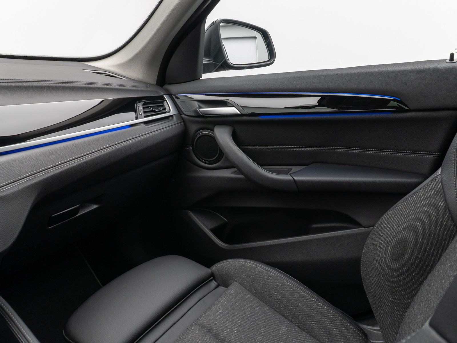 Fahrzeugabbildung BMW X1 xD20i Sport Line Panorama Kamera HUD DAB HiFi