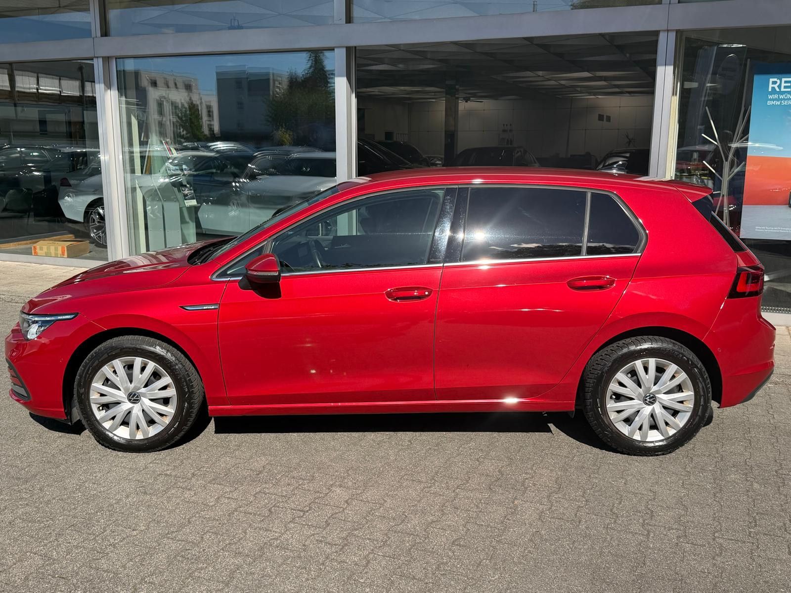 Fahrzeugabbildung Volkswagen Golf 1,5 eTSI Style >VIRTU+MEMO+LED+MASS+SHZ+ACC