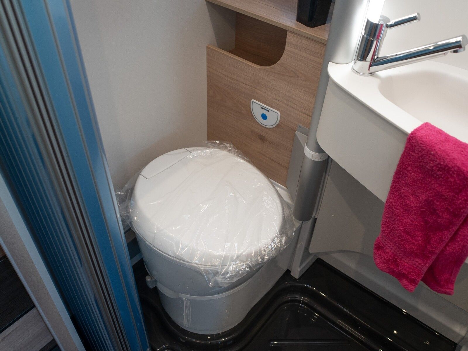 Fahrzeugabbildung Dethleffs Globetrail 640 ES Fiat 95 Jahre Paket