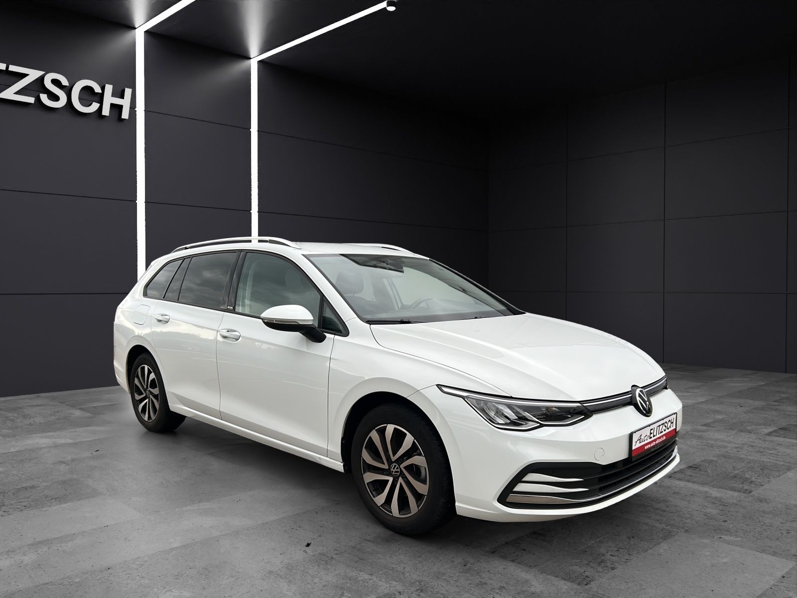 Fahrzeugabbildung Volkswagen Golf VIII Variant eTSI Active DSG LED ACC SH Rea