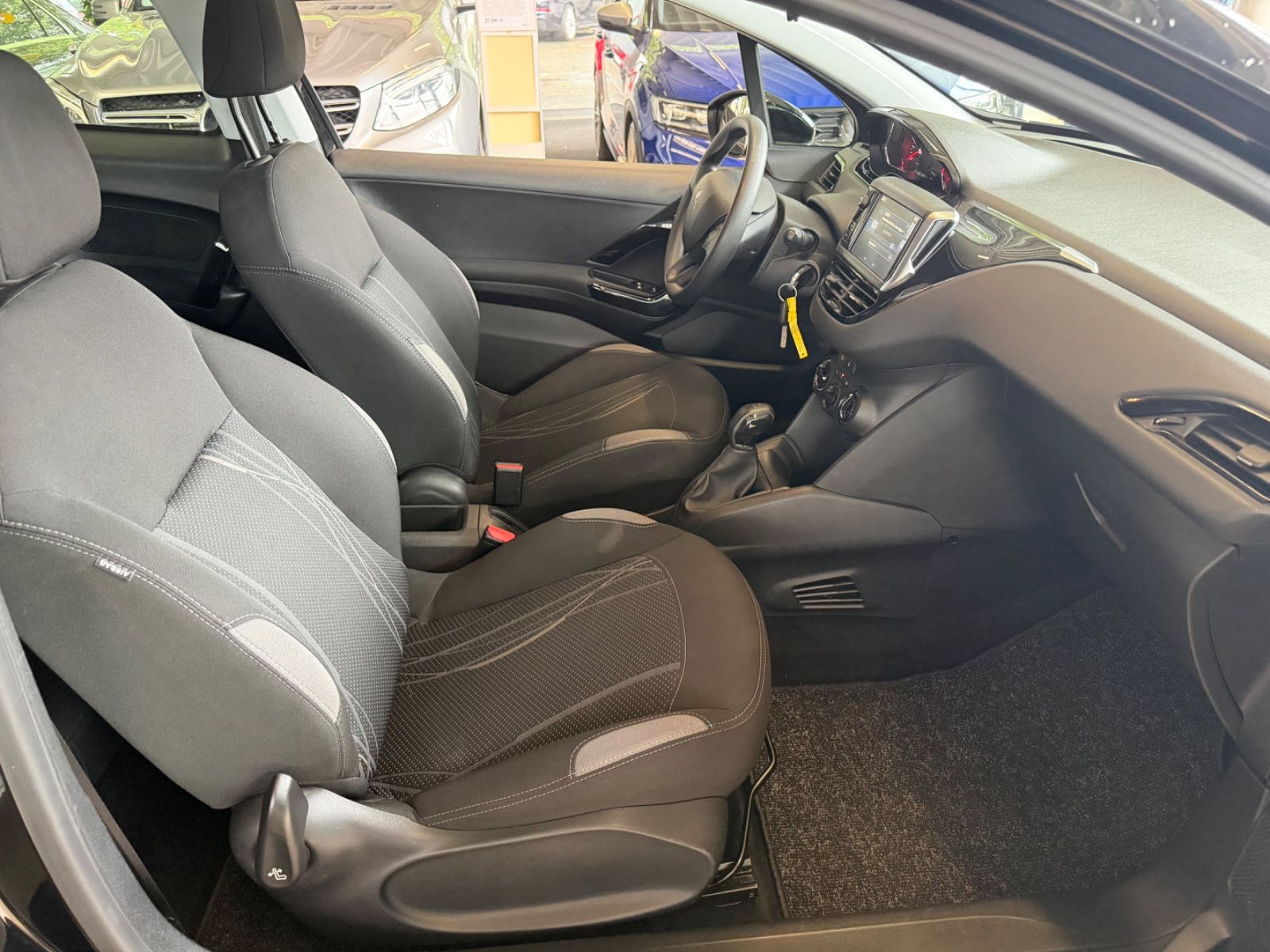 Fahrzeugabbildung Peugeot 208 Active