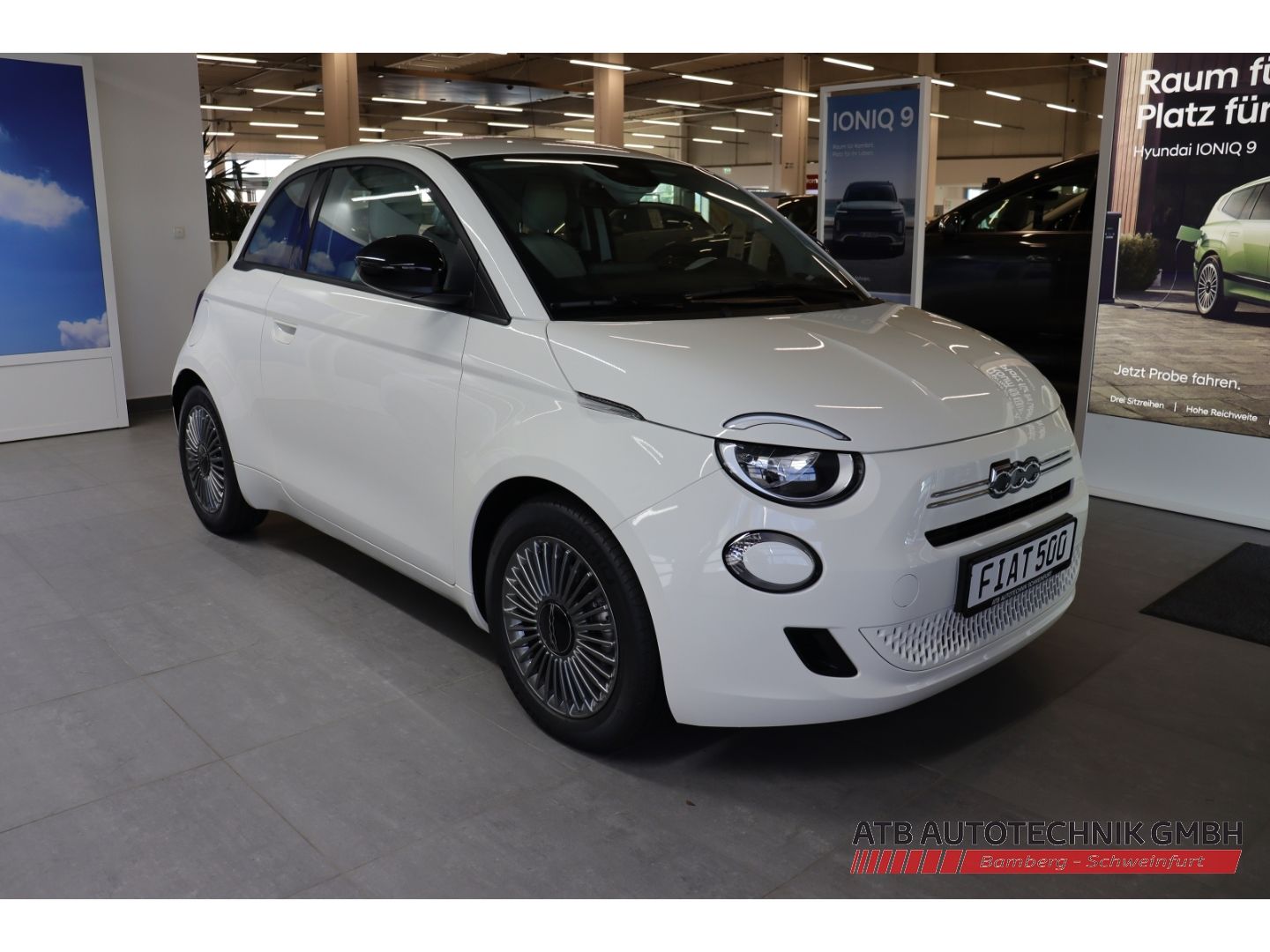 Fahrzeugabbildung Fiat 500 ICON + Komfortpaket Hybrid 1.0l PDC Rückfahr