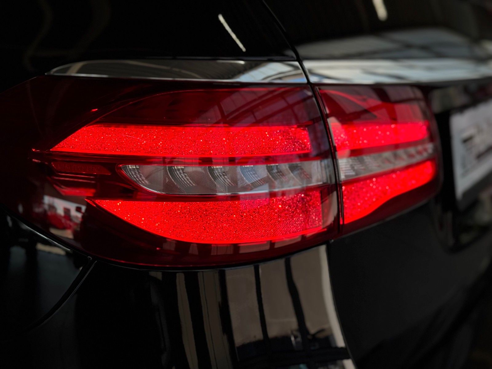 Fahrzeugabbildung Mercedes-Benz E 63 AMG T-Modell 4Matic Burmester VOLL