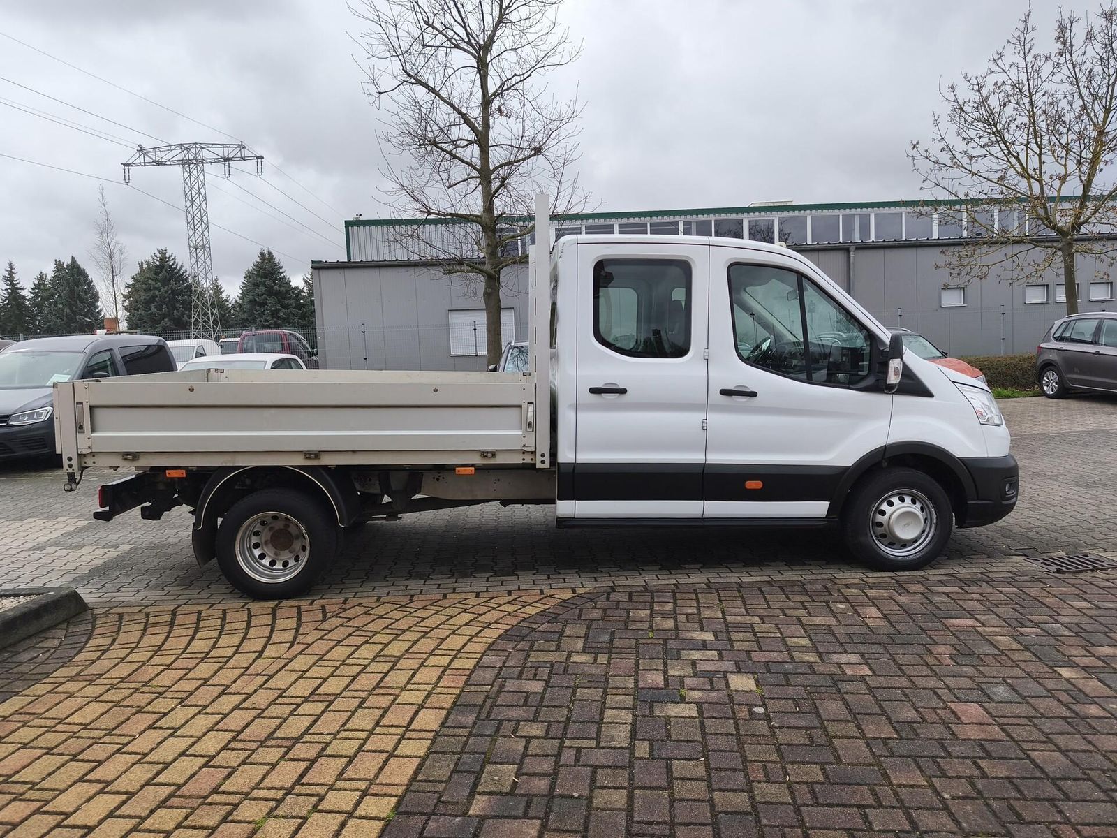 Fahrzeugabbildung Ford Transit Pritsche 350 L3 DK/Zwillingsreif/3t Ahk