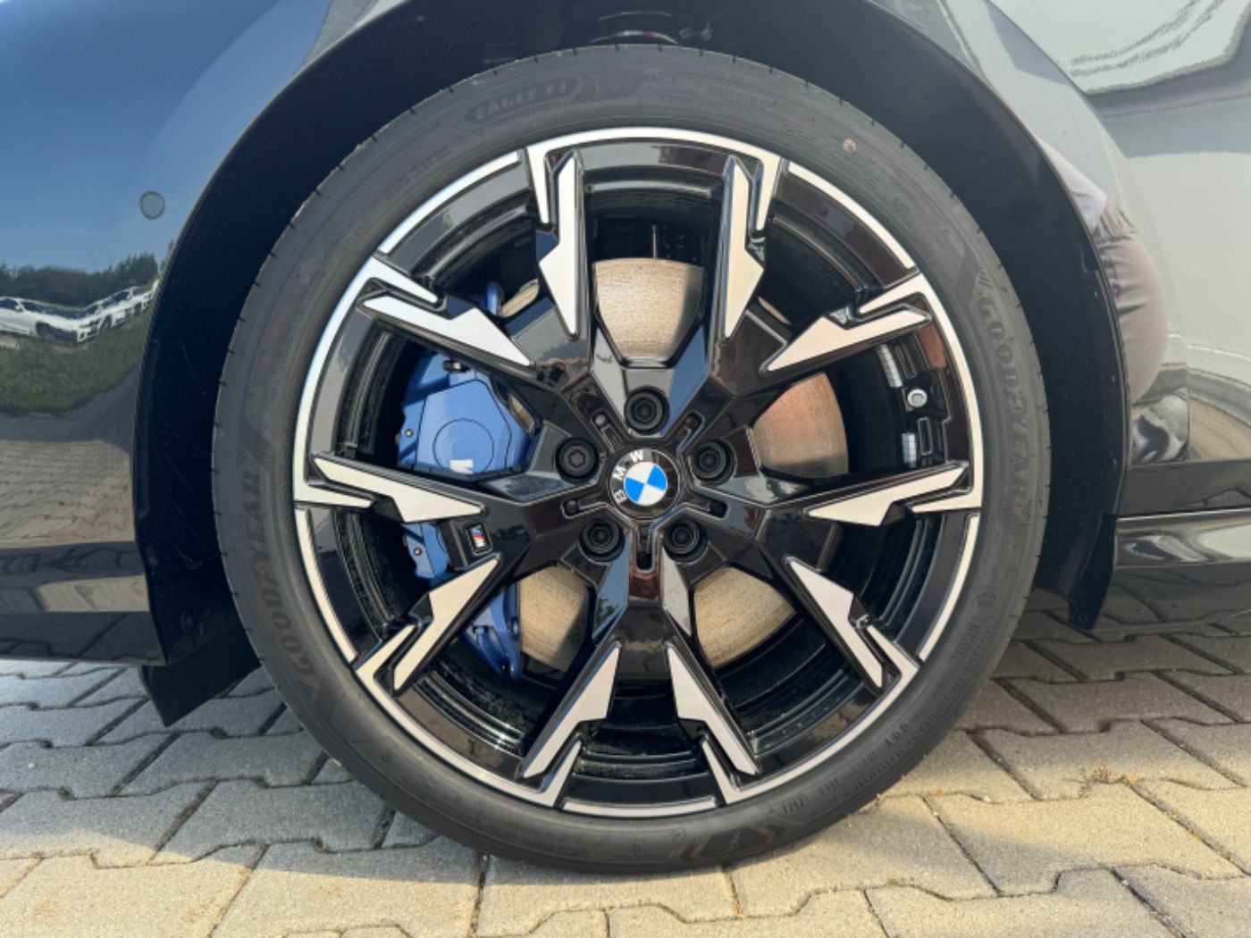 Fahrzeugabbildung BMW 120 M-Sportpaket 19-Zoll/HK-HiFi/ACC/360/HUD