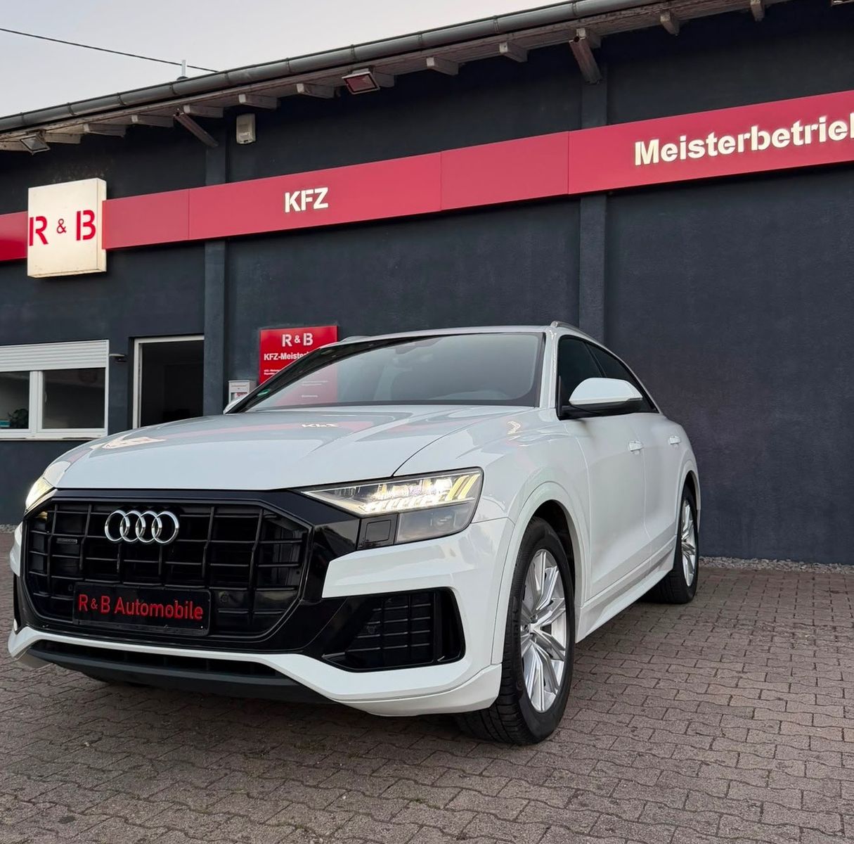 Audi Q8 - 1
