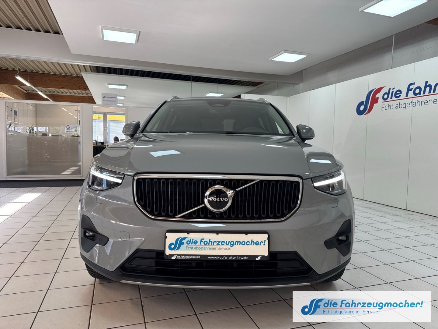 Fahrzeugabbildung Volvo XC40 Core 2WD Leder Digitales Cockpit Soundsyste