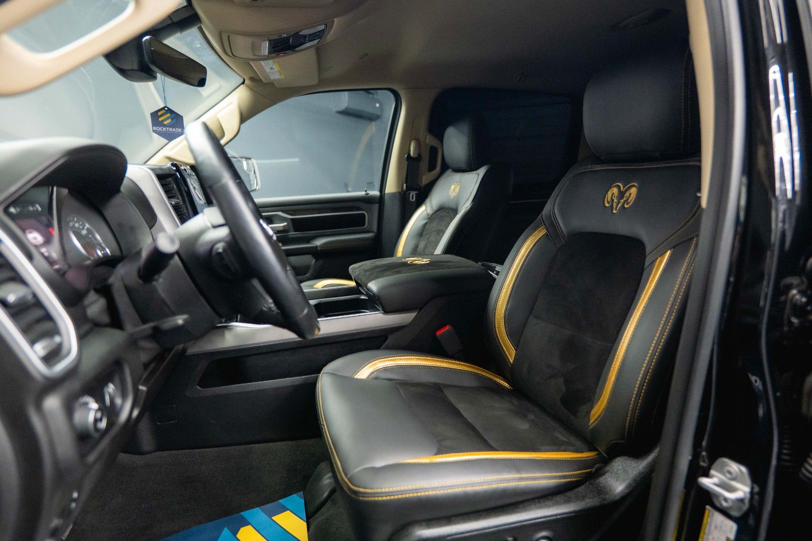 Fahrzeugabbildung Dodge RAM 5.7 V8 HEMI 4x4 OFFROAD Night GOLD EDITION