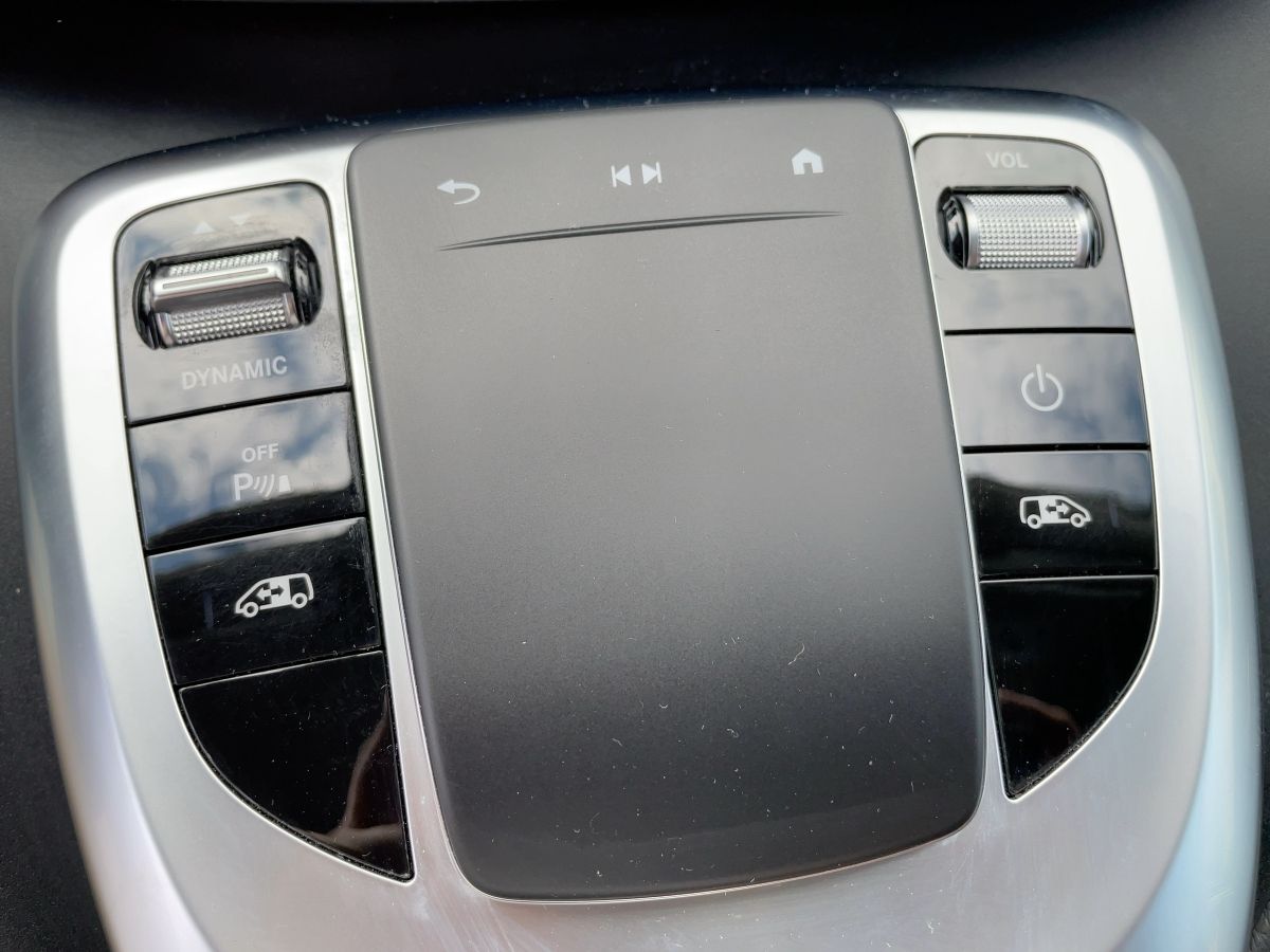 Fahrzeugabbildung Mercedes-Benz EQV 300 lang 360°/Totw./Navi/LED